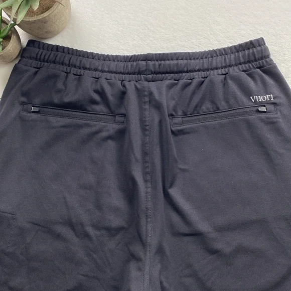 Vuori Sunday Performance 7.5” Pull On Athletic Jogger Shorts (Black) - Picture 4 of 15